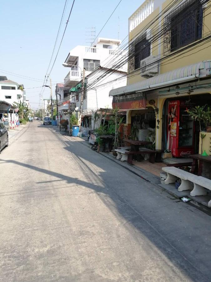 Gogoal Latkrabang Apartment Bangkok Exterior photo
